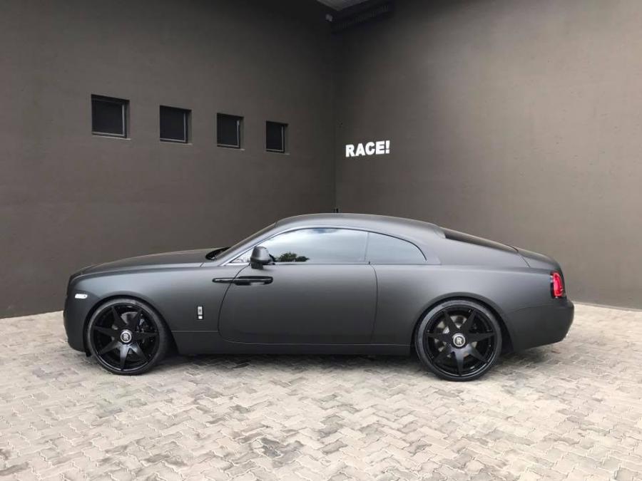  Rolls-Royce Wraith Matte Black by RACE! 2017 года  (фото 8 из 13)